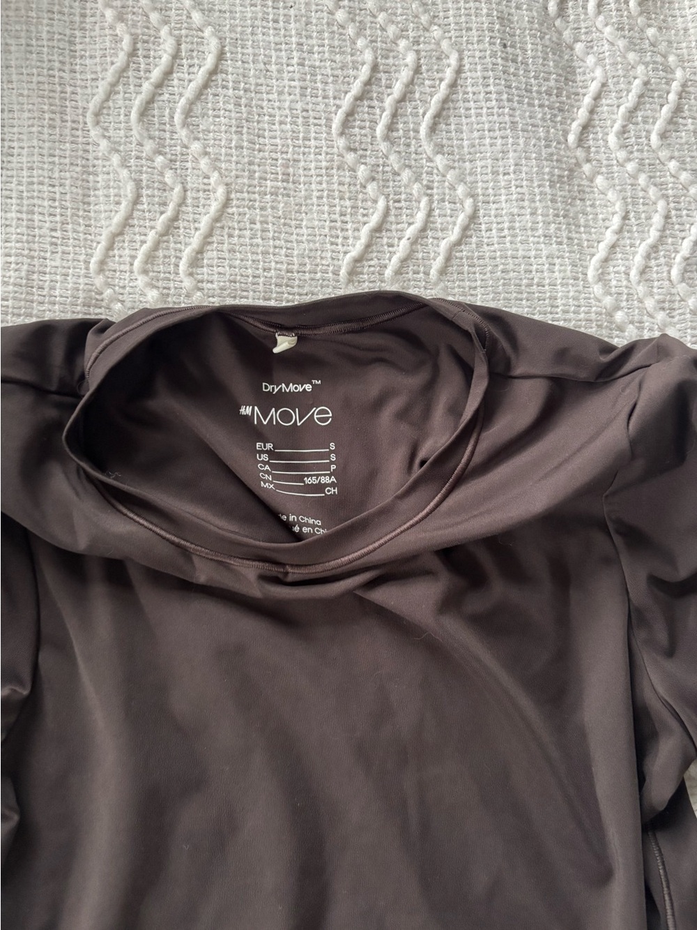 H&M Active Tee - Picture 3 of 3